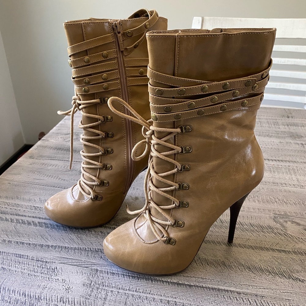 Lace up camel boots with side zipper